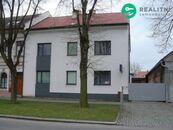 Prodám dům v Hradci Králové s garáží na 4 auta a zahradou., cena 14950000 CZK / objekt, nabízí 
