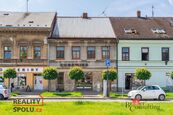 Prodej rodinného domu s komerčním prostorem v centru Třebechovic pod Orebem, cena cena v RK, nabízí 