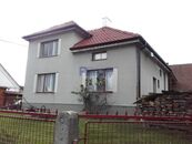 Pronájem domu s dvěma bytovými jednotkami a s terasou v obci Dobřenice., cena 35000 CZK / objekt / měsíc, nabízí 
