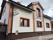 Rodinný dům s bytovými a nebytovými jednotkami, cena 25600000 CZK / objekt, nabízí 