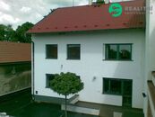 Prodám dům v Hradci Králové s garáží na 4 auta a zahradou., cena 14770000 CZK / objekt, nabízí 