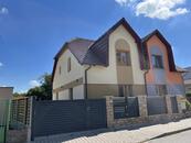 Prodej RD po kompletní reko. dvě bytové jednotky zahrada 710 m2 , cena 6990000 CZK / objekt, nabízí 