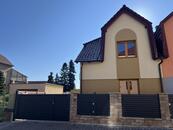 Prodej RD po kompletní reko. dvě bytové jednotky zahrada 710 m2 , cena 6990000 CZK / objekt, nabízí 