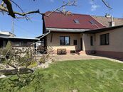 Prostorný rodinný dům 7+1 se zahradou ve Stěžerách, cena 9108000 CZK / objekt, nabízí 