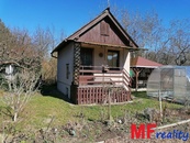 Prodám pěknou částečně podsklepenou chatu s vlastním pozemkem 330m2, pergolou a skleníkem - Hradec Králové - Slatina, cena 1780000 CZK / objekt, nabízí 