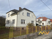 Pronájem rodinného domu 5+1, 150 m2, Hradec Králové - ul. Na Jezírkách., cena 38000 CZK / objekt / měsíc, nabízí Miroslav Vodehnal, Realitní kancelář